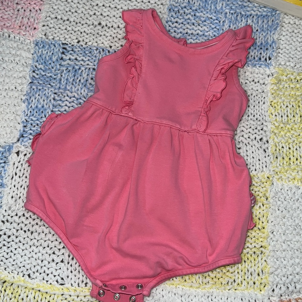 Ruffle Butts, Fancy 6-12 pink bubble. Abundant ruffles👼